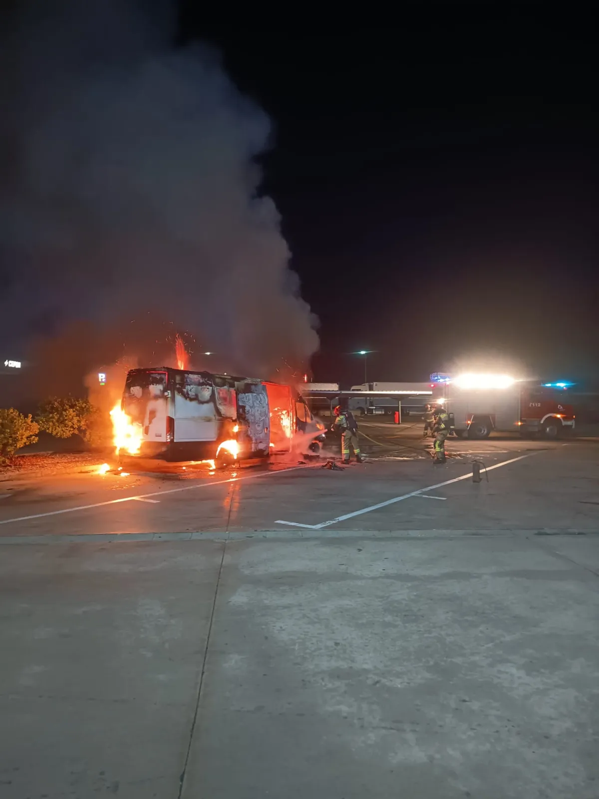 Foto 2 - Arde una furgoneta camperizada en El Burgo de Osma
