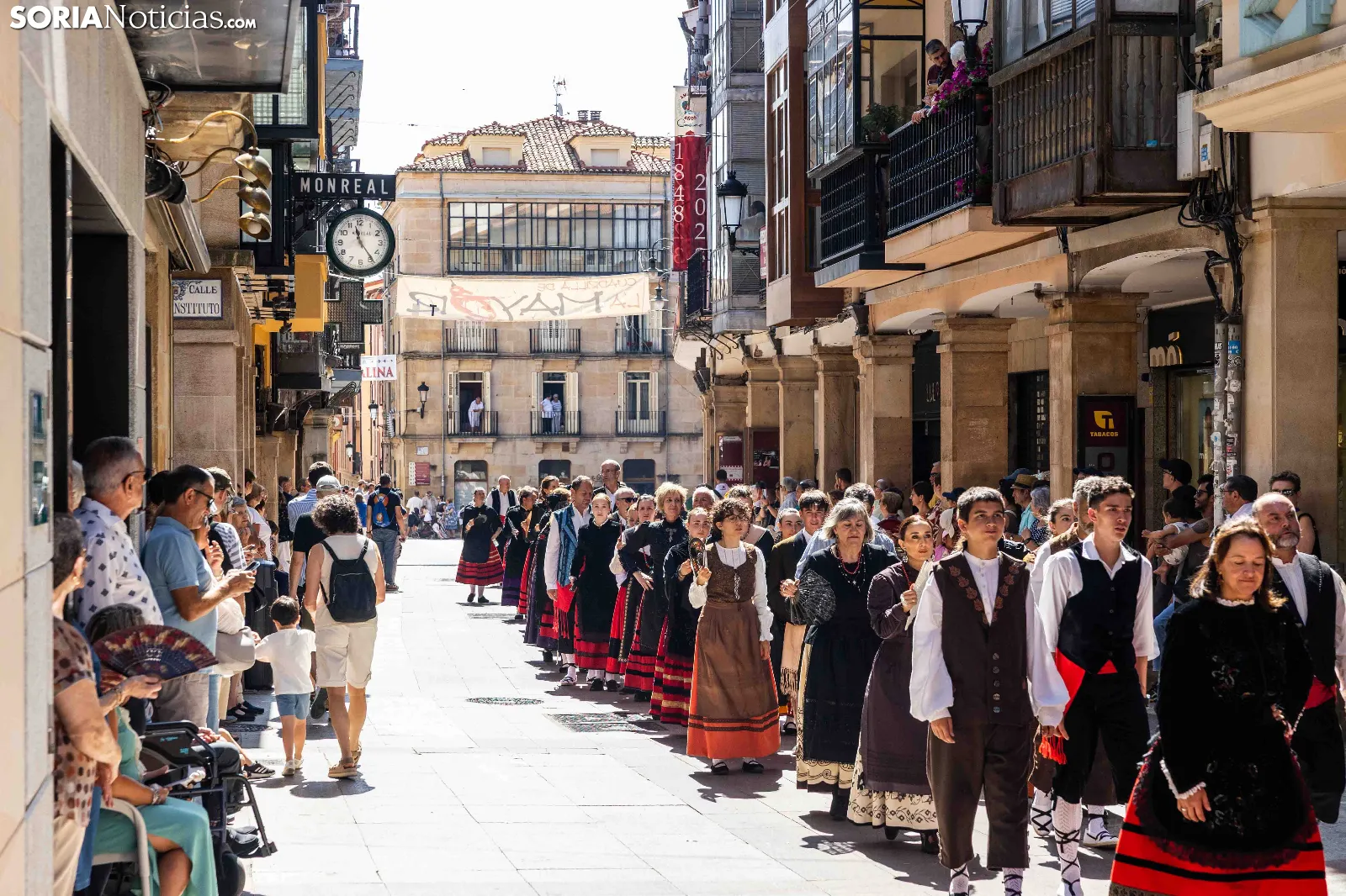 Las imágenes del desfile del Domingo de Calderas (II): Santiago, San Miguel, San Juan y Santo Tomé, San Clemente y San Martín