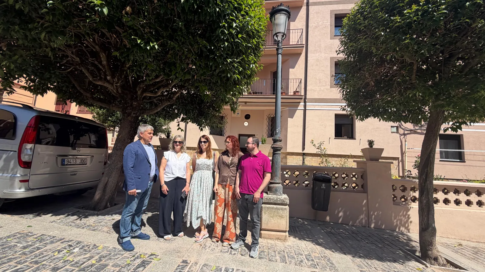 El alcalde, a la derecha, durante su visita al barrio. /Ayto.