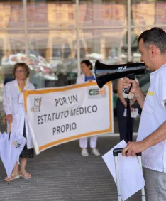 Algunas de las imágenes que ha dejado la protesta de los médicos, hoy, en Soria. | CESM