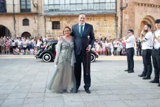 Foto 6 - Del rosa champ&aacute;n al rojo sanjuanero: las juradas convierten la alfombra roja en la primera pasarela de las fiestas