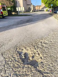 Foto 3 - Denuncian el mal estado del aparcamiento del Hospital Virgen del Mir&oacute;n