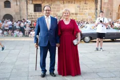 Foto 8 - Del rosa champ&aacute;n al rojo sanjuanero: las juradas convierten la alfombra roja en la primera pasarela de las fiestas