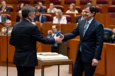 Foto 6 - Un arropado Ma&ntilde;ueco toma posesi&oacute;n como presidente de la Junta: &ldquo;Castilla y Le&oacute;n no necesita reinventarse&rdquo; 