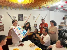 Foto 3 - M&uacute;sica, regalos y tradici&oacute;n: ASPACE Soria lleva el esp&iacute;ritu de San Juan a La Blanca