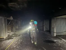 Foto 13 - El incendio de un garaje de la calle Merineros afecta a seis bloques y deja cuatro trasladados al hospital