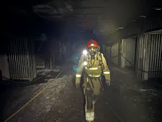 Foto 16 - El incendio de un garaje de la calle Merineros afecta a seis bloques y deja cuatro trasladados al hospital
