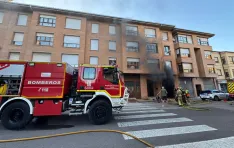Foto 5 - Diez personas evacuadas por el incendio en un garaje de la calle Merineros