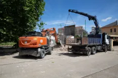 Obras de derribo, esta mañana, en la estación de tren de Soria. | María Ferrer
