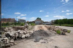 Obras de derribo, esta mañana, en la estación de tren de Soria. | María Ferrer