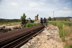 Obras de derribo, esta mañana, en la estación de tren de Soria. | María Ferrer