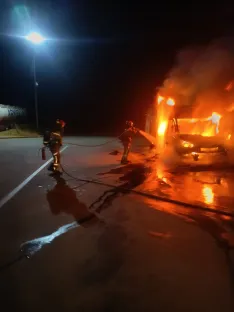 Foto 3 - Arde una furgoneta camperizada en El Burgo de Osma