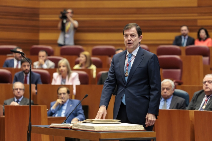 Castilla y León ya conoce a su nuevo gobierno: Dos novedades en el PP y tres consejerías para VOX