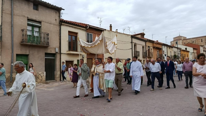 Flores, reencuentros y mucha tradición: Langa de Duero ya respira el ambiente festivo del Corpus