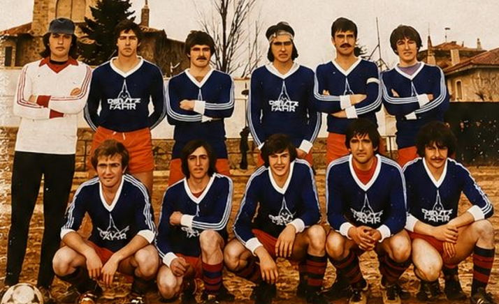Un partido de viejas glorias y una comida popular coronan los 50 años del Abejar CF