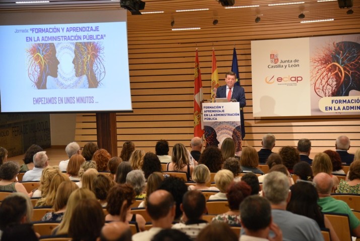 La digitalización y la inteligencia artificial centran el nuevo plan de aprendizaje de la Junta para 2026
