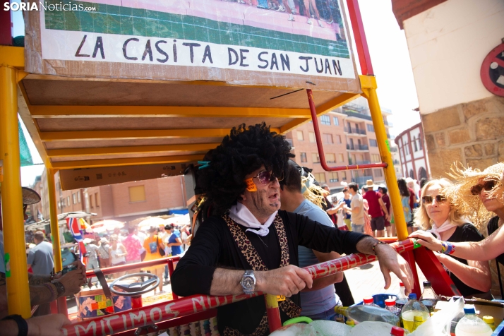 El ambiente y la jarana inundan La Chata