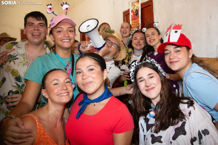 El ambiente y la jarana inundan La Chata