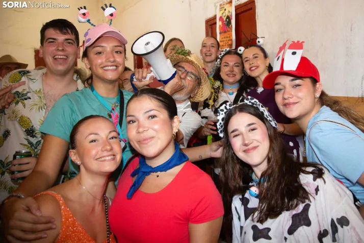 El ambiente y la jarana inundan La Chata