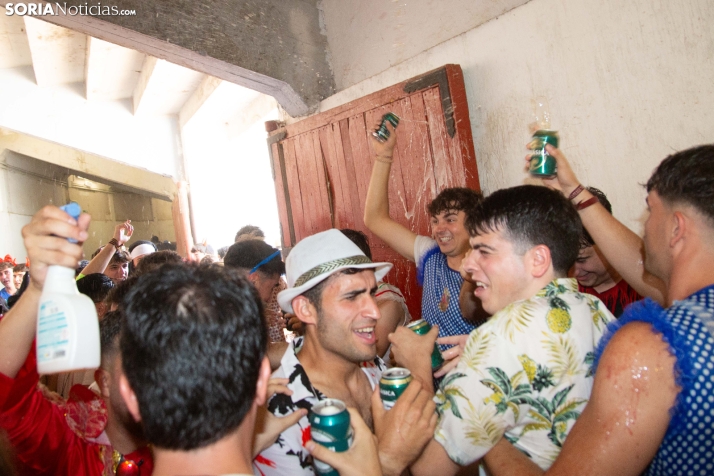 El ambiente y la jarana inundan La Chata