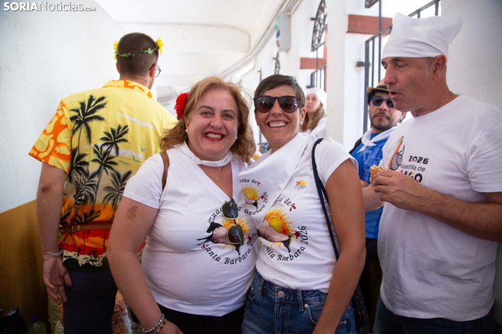 El ambiente y la jarana inundan La Chata