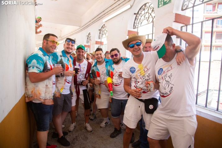 El ambiente y la jarana inundan La Chata