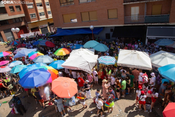 El ambiente y la jarana inundan La Chata