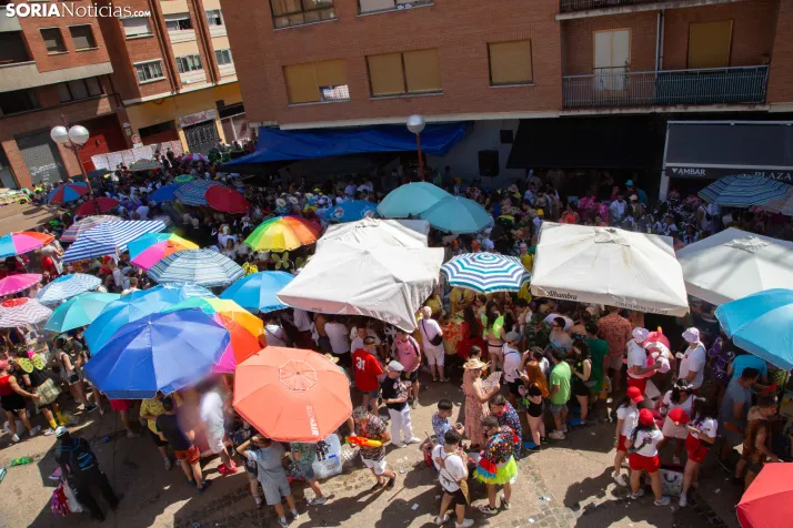 El ambiente y la jarana inundan La Chata