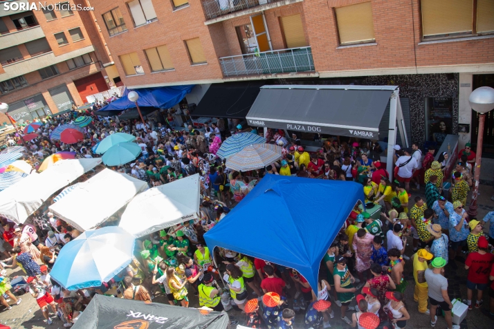 El ambiente y la jarana inundan La Chata