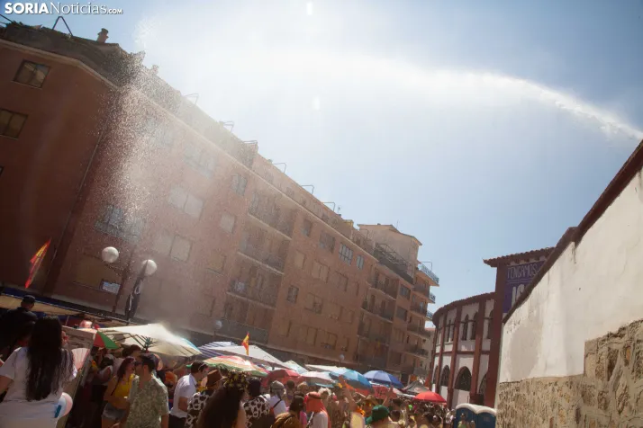 El ambiente y la jarana inundan La Chata