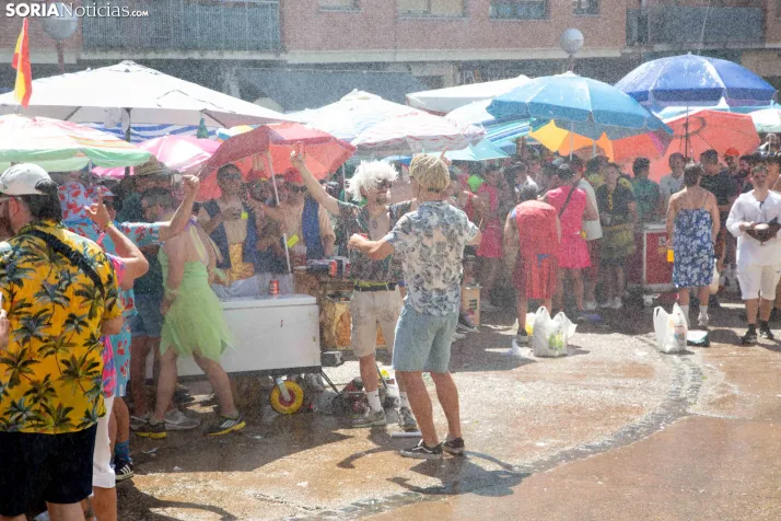 El ambiente y la jarana inundan La Chata