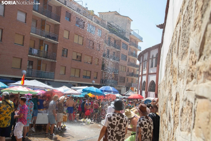 El ambiente y la jarana inundan La Chata