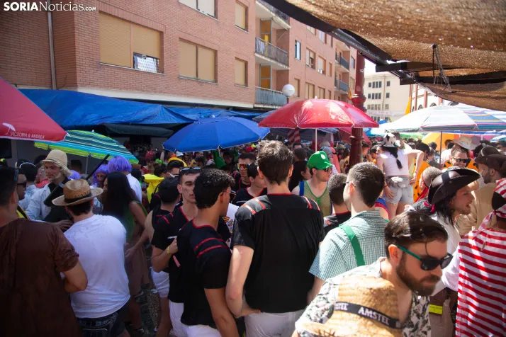 El ambiente y la jarana inundan La Chata