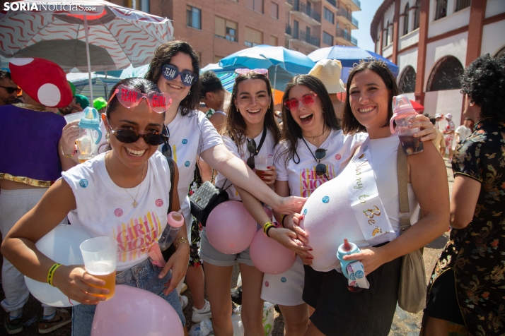El ambiente y la jarana inundan La Chata