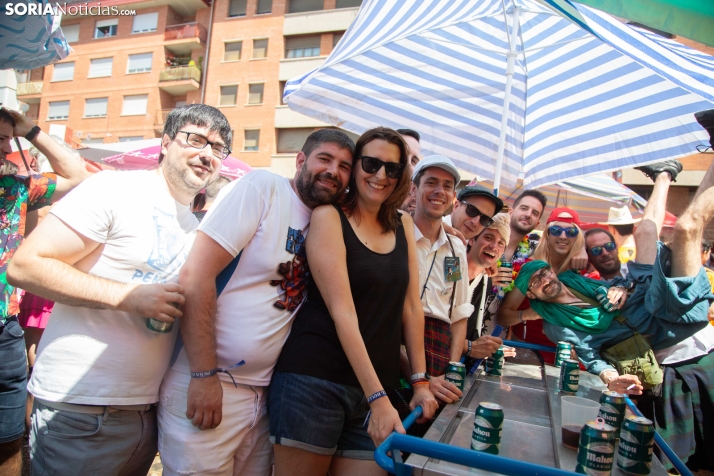 El ambiente y la jarana inundan La Chata