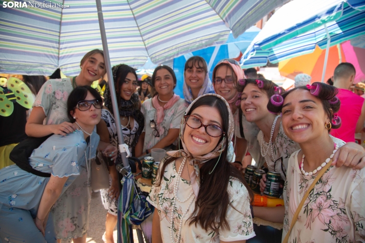 El ambiente y la jarana inundan La Chata