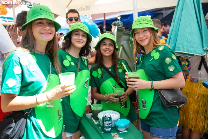 El ambiente y la jarana inundan La Chata