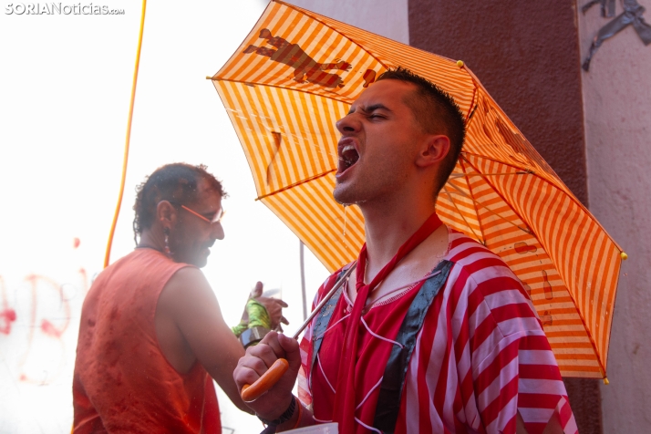El ambiente y la jarana inundan La Chata