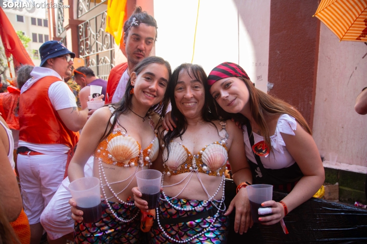 El ambiente y la jarana inundan La Chata