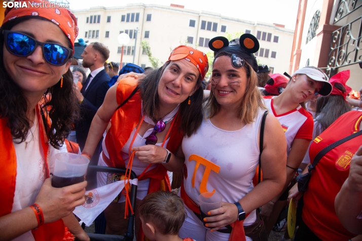 El ambiente y la jarana inundan La Chata