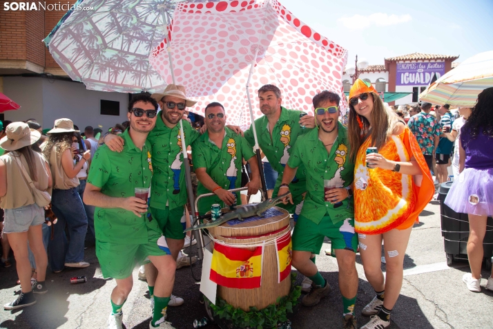 El ambiente y la jarana inundan La Chata