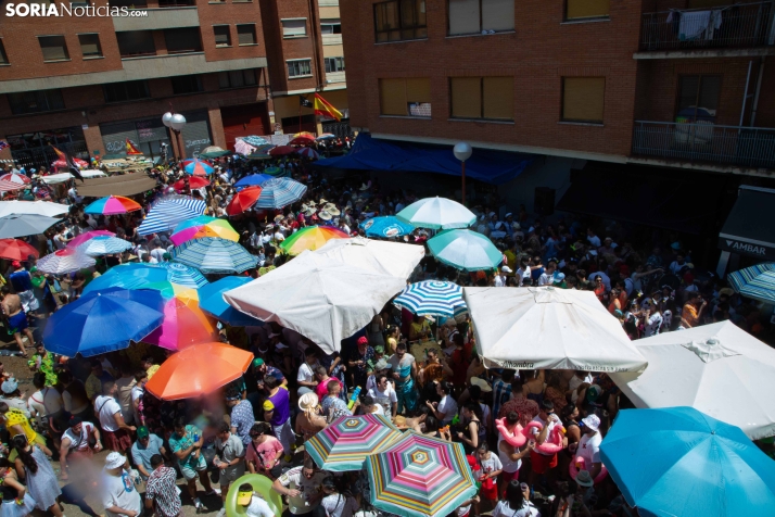 El ambiente y la jarana inundan La Chata