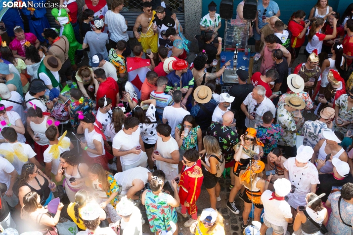 El ambiente y la jarana inundan La Chata