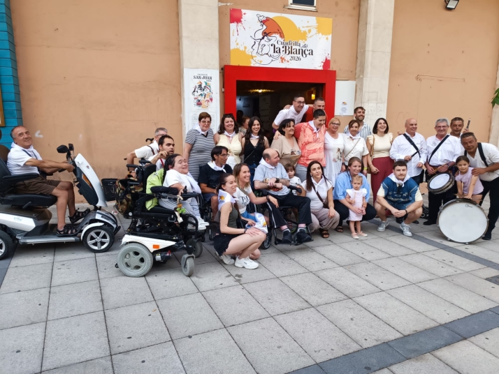 Música, regalos y tradición: ASPACE Soria lleva el espíritu de San Juan a La Blanca