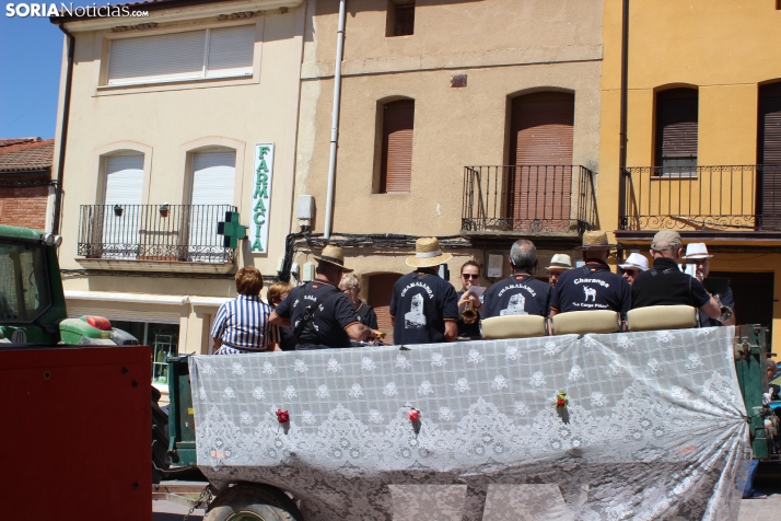 IM&Aacute;GENES | Trajes tradicionales, el ba&uacute;l de los recuerdos y carrozas en las fiestas del Corpus d