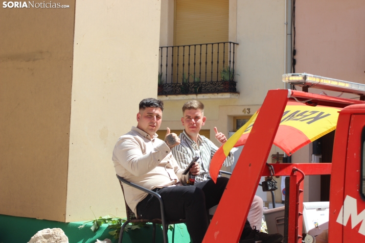 IM&Aacute;GENES | Trajes tradicionales, el ba&uacute;l de los recuerdos y carrozas en las fiestas del Corpus d