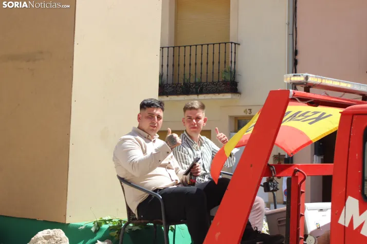 IM&Aacute;GENES | Trajes tradicionales, el ba&uacute;l de los recuerdos y carrozas en las fiestas del Corpus d