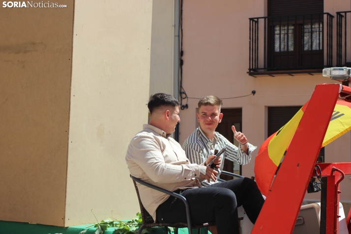 IM&Aacute;GENES | Trajes tradicionales, el ba&uacute;l de los recuerdos y carrozas en las fiestas del Corpus d
