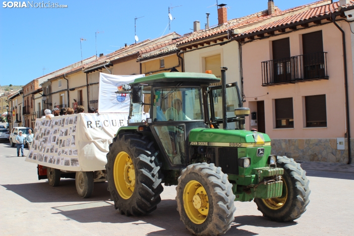IM&Aacute;GENES | Trajes tradicionales, el ba&uacute;l de los recuerdos y carrozas en las fiestas del Corpus d