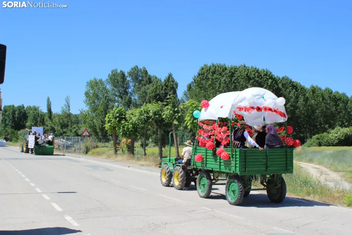 IM&Aacute;GENES | Trajes tradicionales, el ba&uacute;l de los recuerdos y carrozas en las fiestas del Corpus d